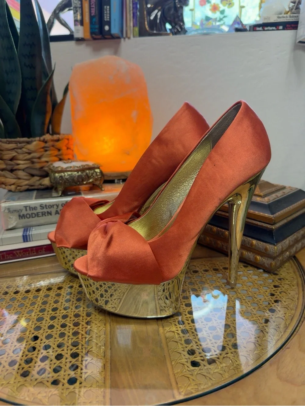 Steve Madden Moskow Coral Satin Bow Gold Platform Heels Size 8.5